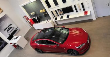 Tesla service center chambourcy